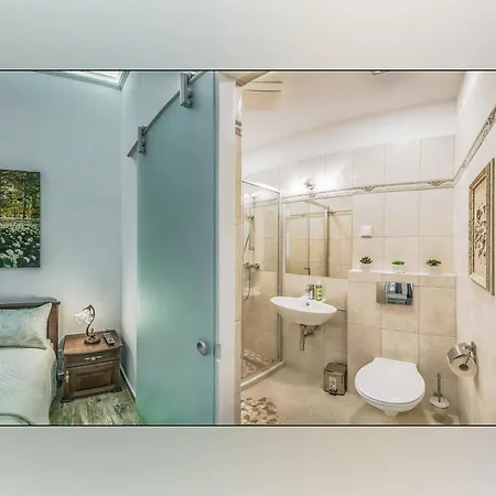 Platanus Szálloda *